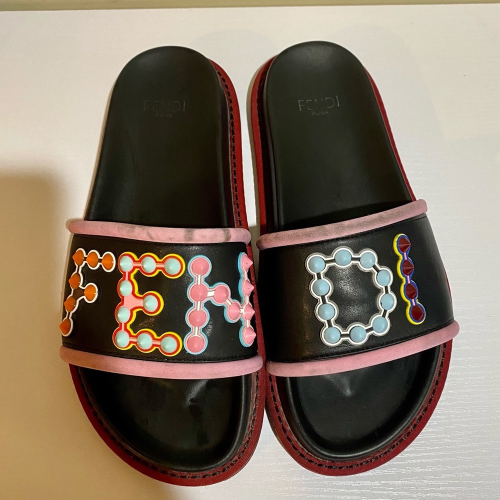 Preloved Fendi Slides